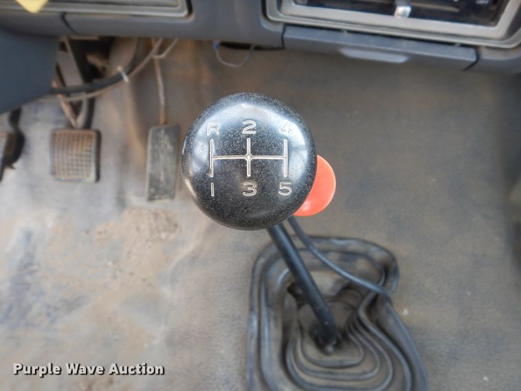 image for item DC8791 1993 Ford F700  drilling rig truck