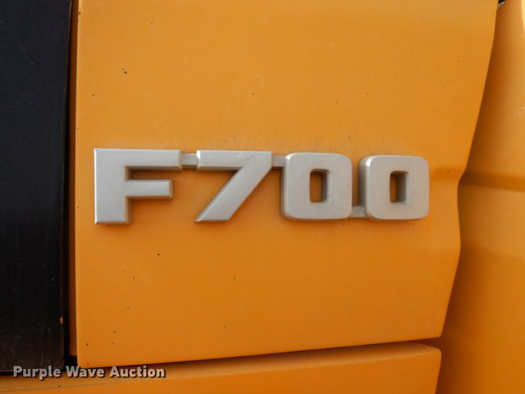 image for item DC8791 1993 Ford F700  drilling rig truck