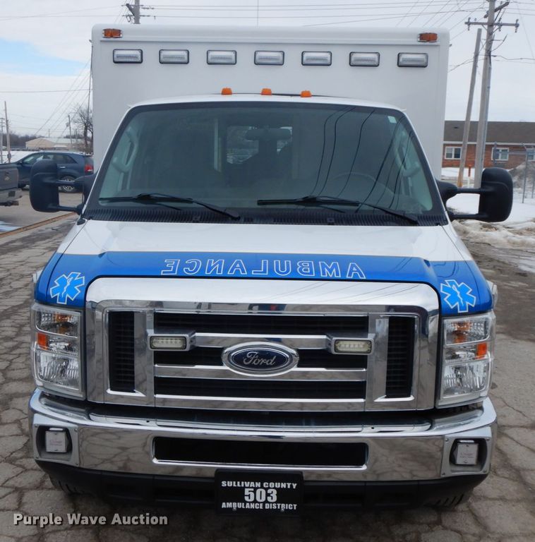image for item DF3247 2010 Ford E350 Super Duty  ambulance