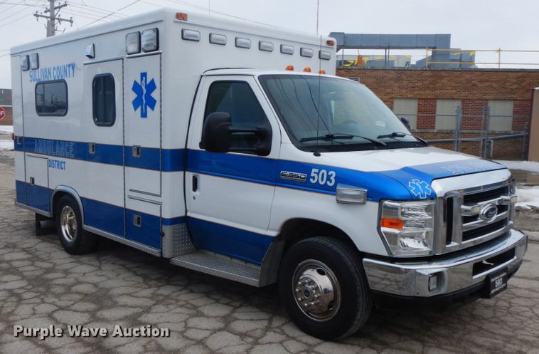 image for item DF3247 2010 Ford E350 Super Duty  ambulance