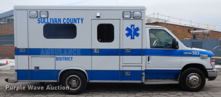image for item DF3247 2010 Ford E350 Super Duty  ambulance
