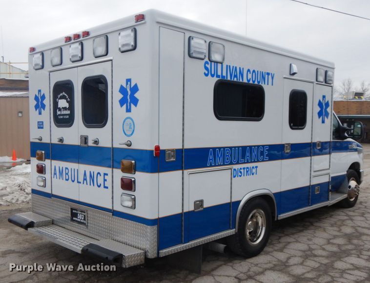 image for item DF3247 2010 Ford E350 Super Duty  ambulance