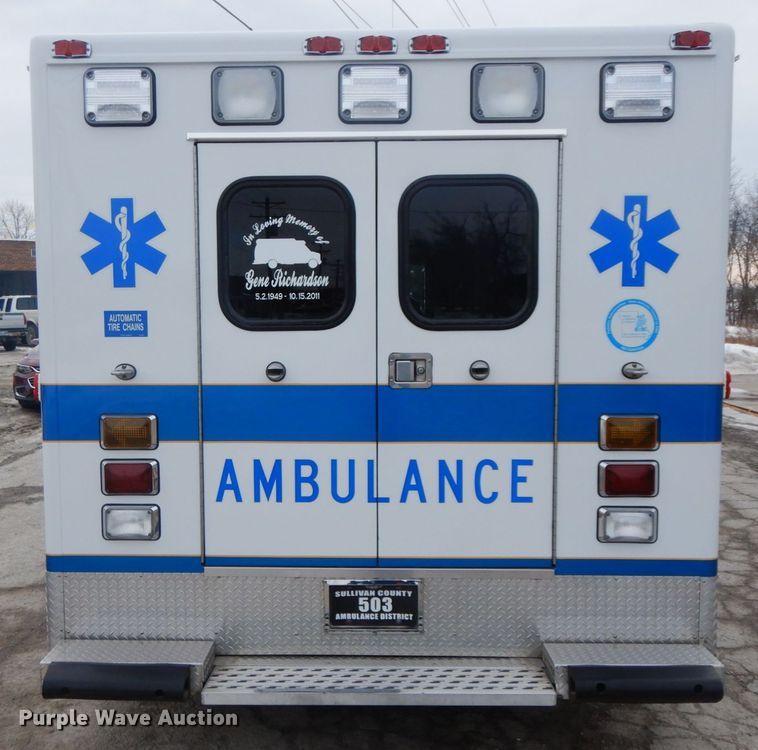 image for item DF3247 2010 Ford E350 Super Duty  ambulance