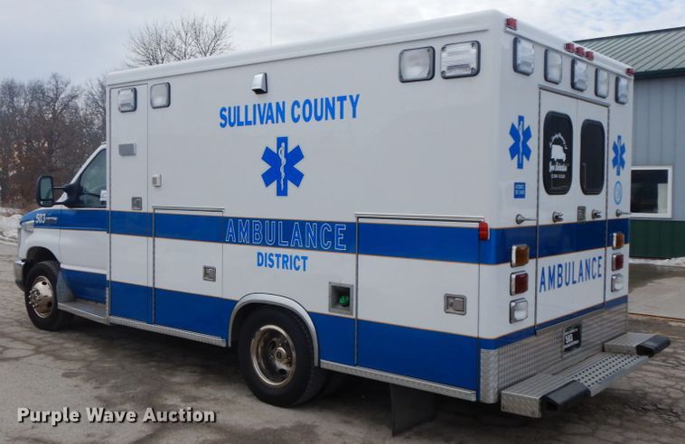 image for item DF3247 2010 Ford E350 Super Duty  ambulance