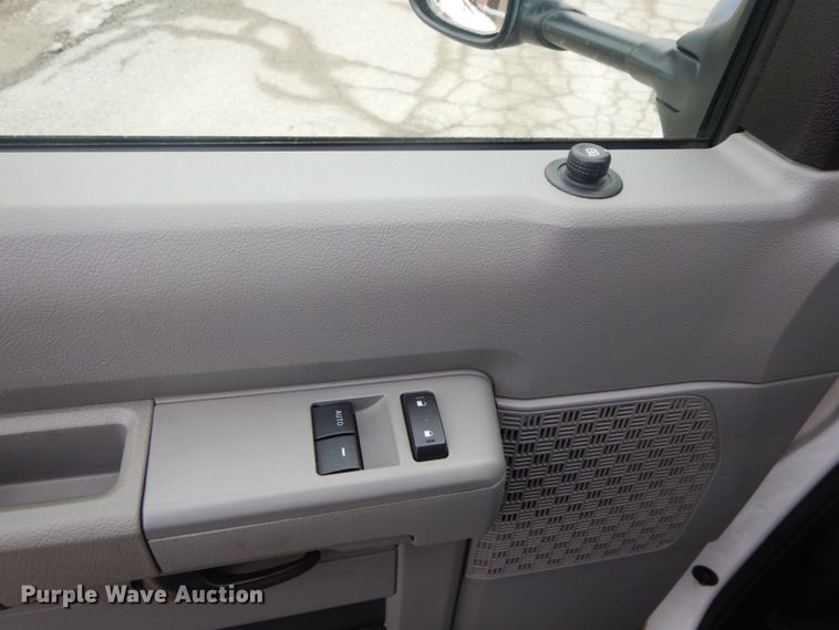 image for item DF3247 2010 Ford E350 Super Duty  ambulance