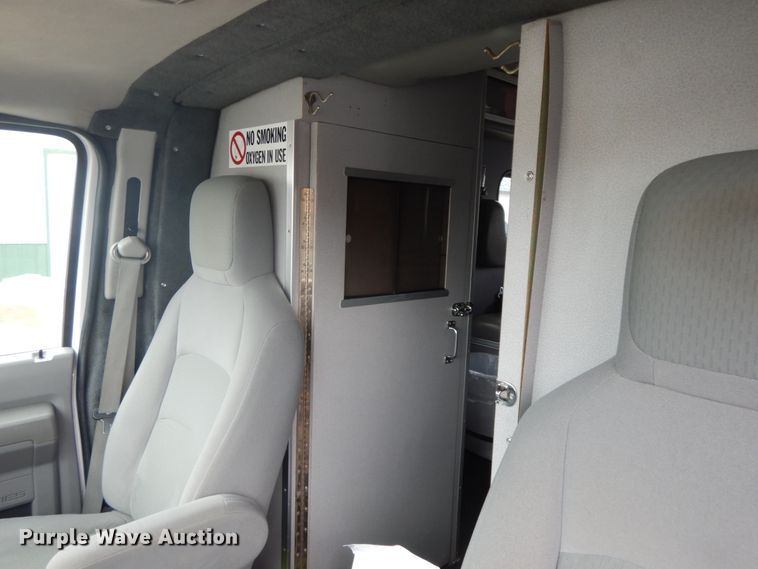 image for item DF3247 2010 Ford E350 Super Duty  ambulance