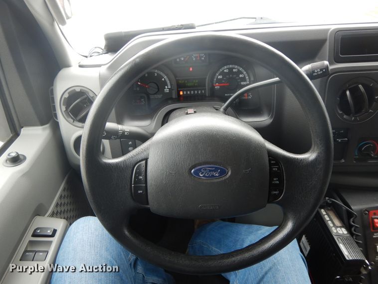 image for item DF3247 2010 Ford E350 Super Duty  ambulance