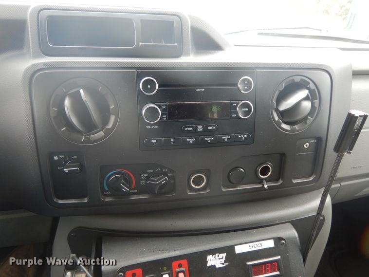 image for item DF3247 2010 Ford E350 Super Duty  ambulance