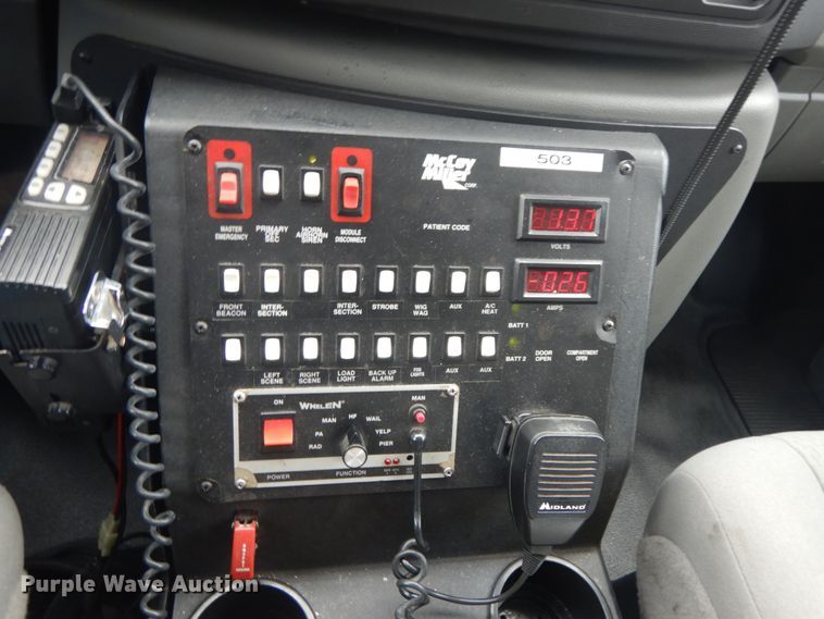 image for item DF3247 2010 Ford E350 Super Duty  ambulance