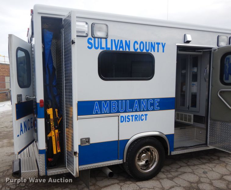 image for item DF3247 2010 Ford E350 Super Duty  ambulance