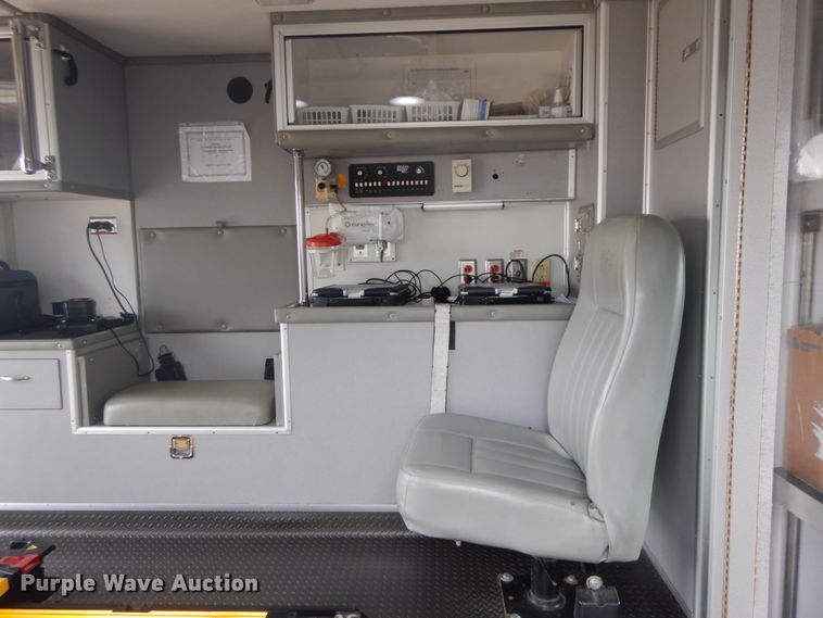 image for item DF3247 2010 Ford E350 Super Duty  ambulance