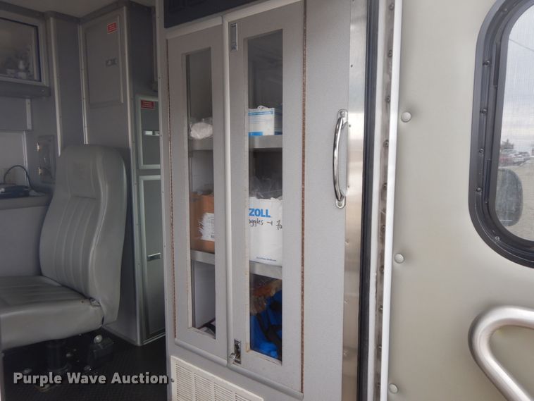 image for item DF3247 2010 Ford E350 Super Duty  ambulance