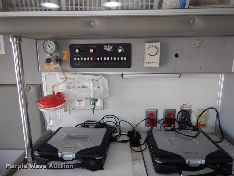 image for item DF3247 2010 Ford E350 Super Duty  ambulance