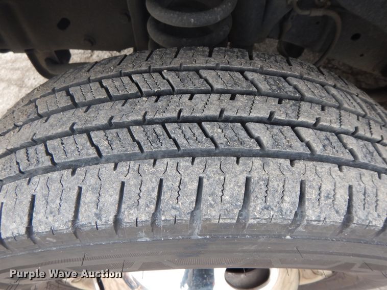 image for item DF3247 2010 Ford E350 Super Duty  ambulance