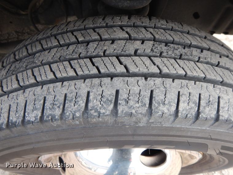 image for item DF3247 2010 Ford E350 Super Duty  ambulance