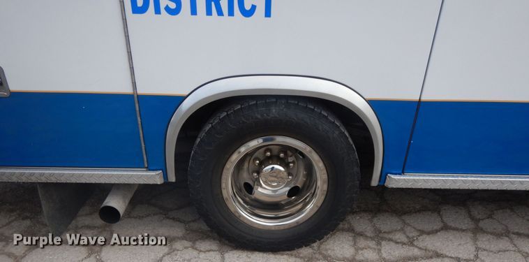 image for item DF3247 2010 Ford E350 Super Duty  ambulance
