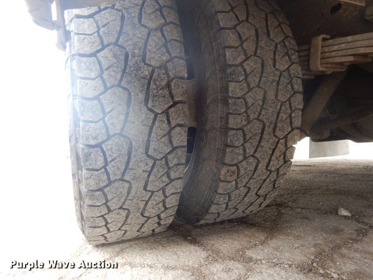 image for item DF3247 2010 Ford E350 Super Duty  ambulance