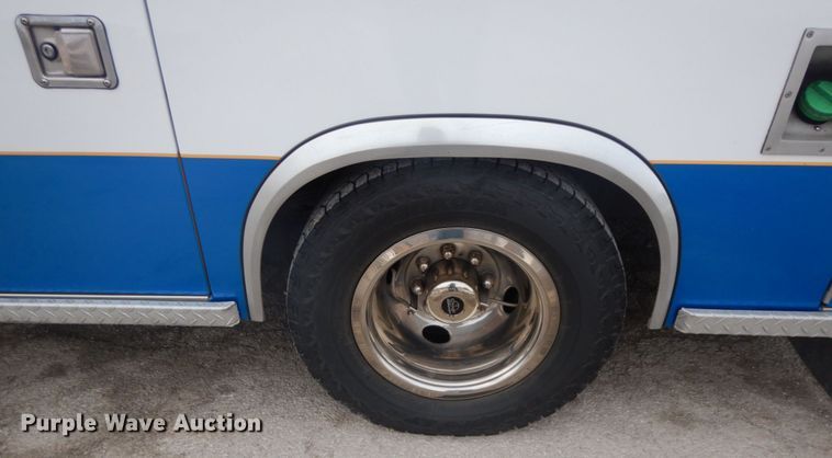 image for item DF3247 2010 Ford E350 Super Duty  ambulance