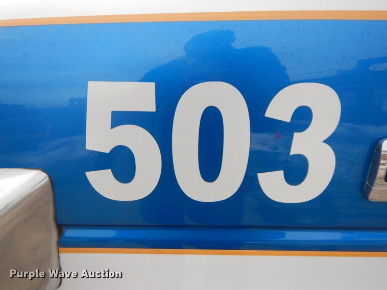 image for item DF3247 2010 Ford E350 Super Duty  ambulance