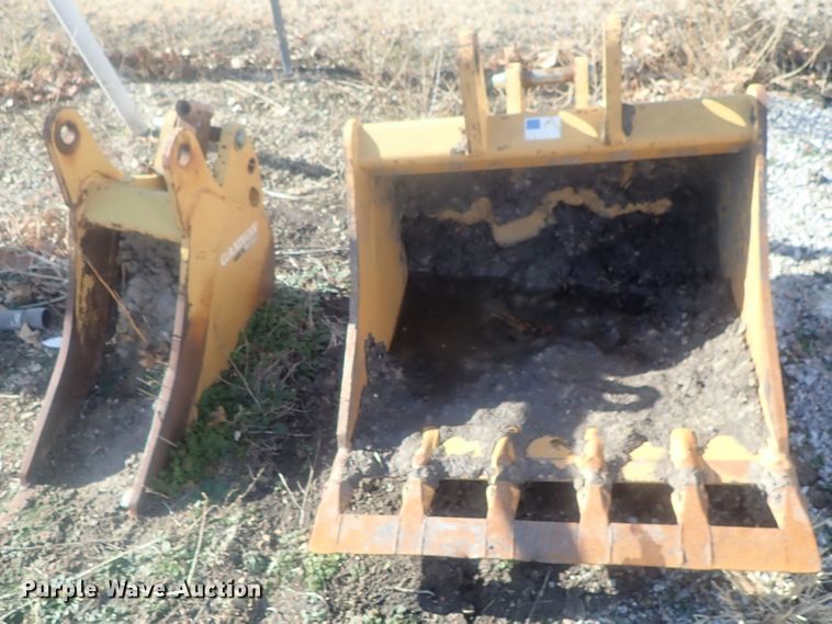 image for item DG2947 (2) backhoe buckets