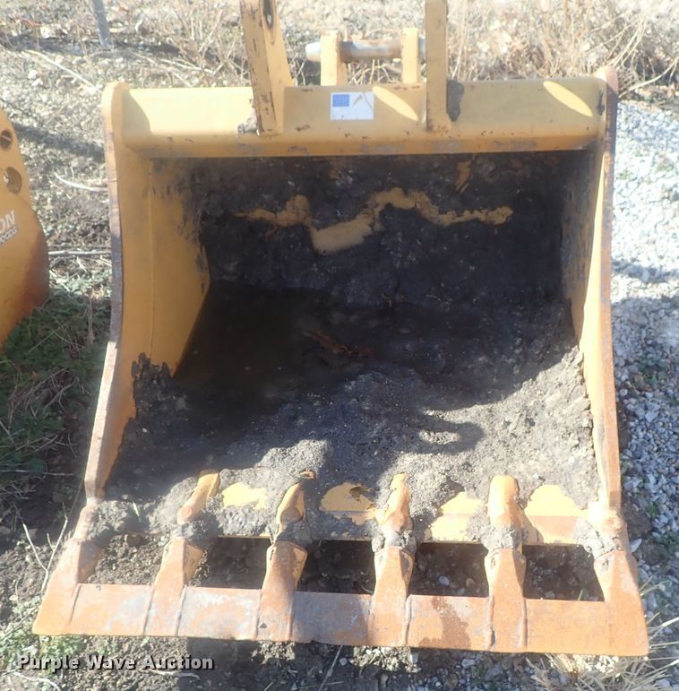 image for item DG2947 (2) backhoe buckets