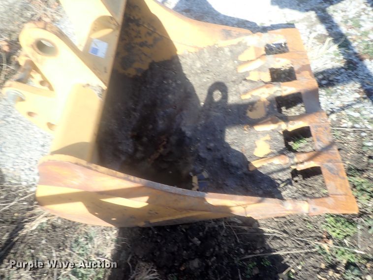 image for item DG2947 (2) backhoe buckets