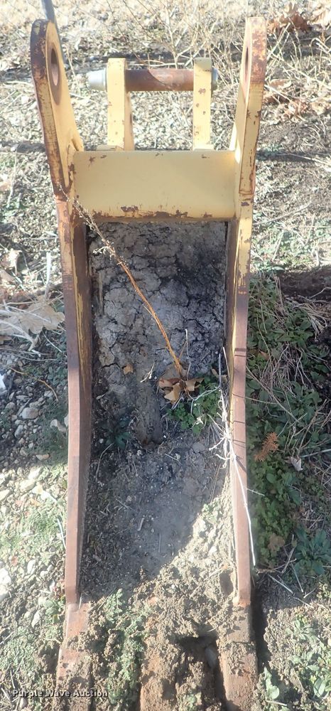 image for item DG2947 (2) backhoe buckets