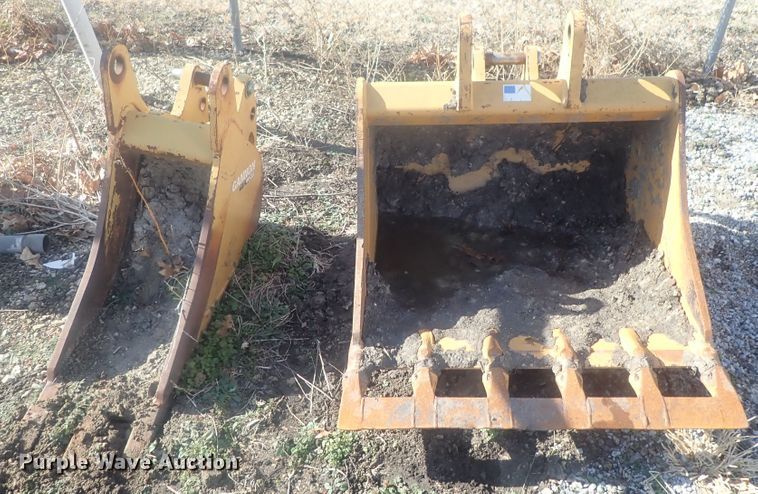 image for item DG2947 (2) backhoe buckets