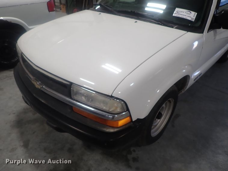 image for item DG2969 2001 Chevrolet S10  pickup truck