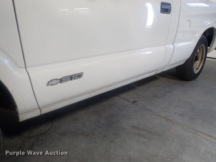 image for item DG2969 2001 Chevrolet S10  pickup truck