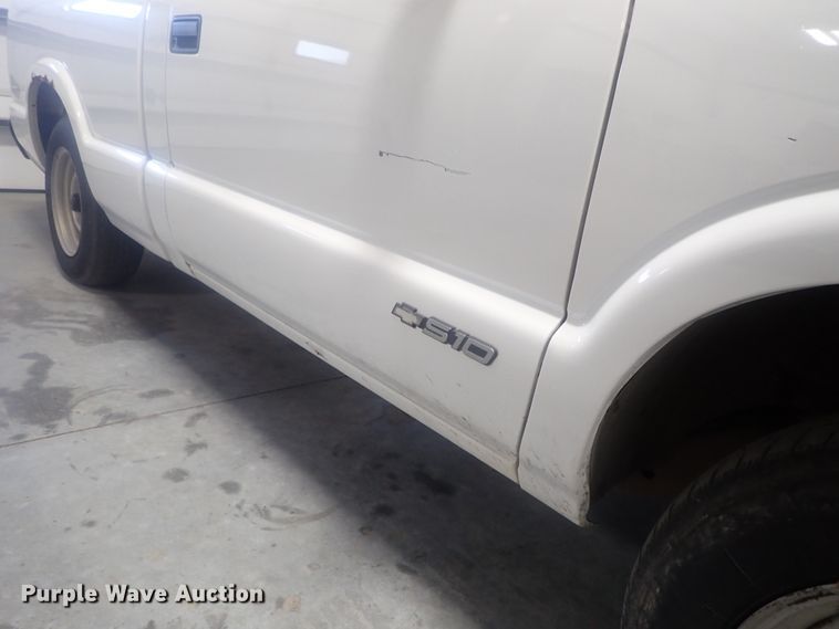 image for item DG2969 2001 Chevrolet S10  pickup truck