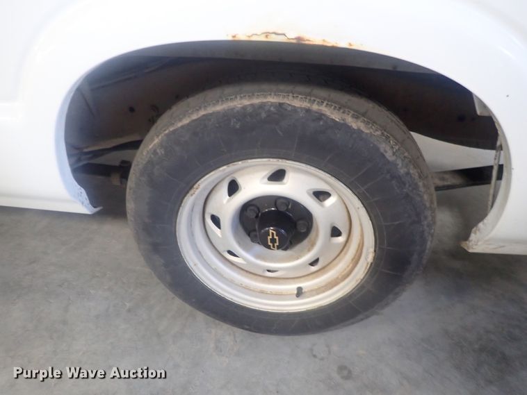 image for item DG2969 2001 Chevrolet S10  pickup truck