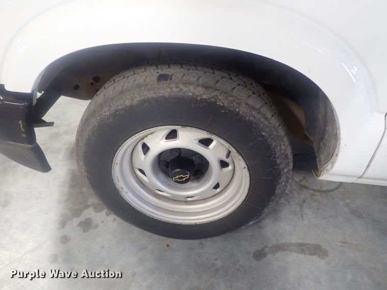 image for item DG2969 2001 Chevrolet S10  pickup truck
