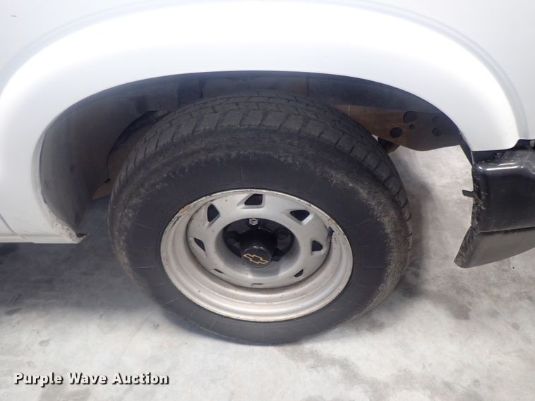 image for item DG2969 2001 Chevrolet S10  pickup truck