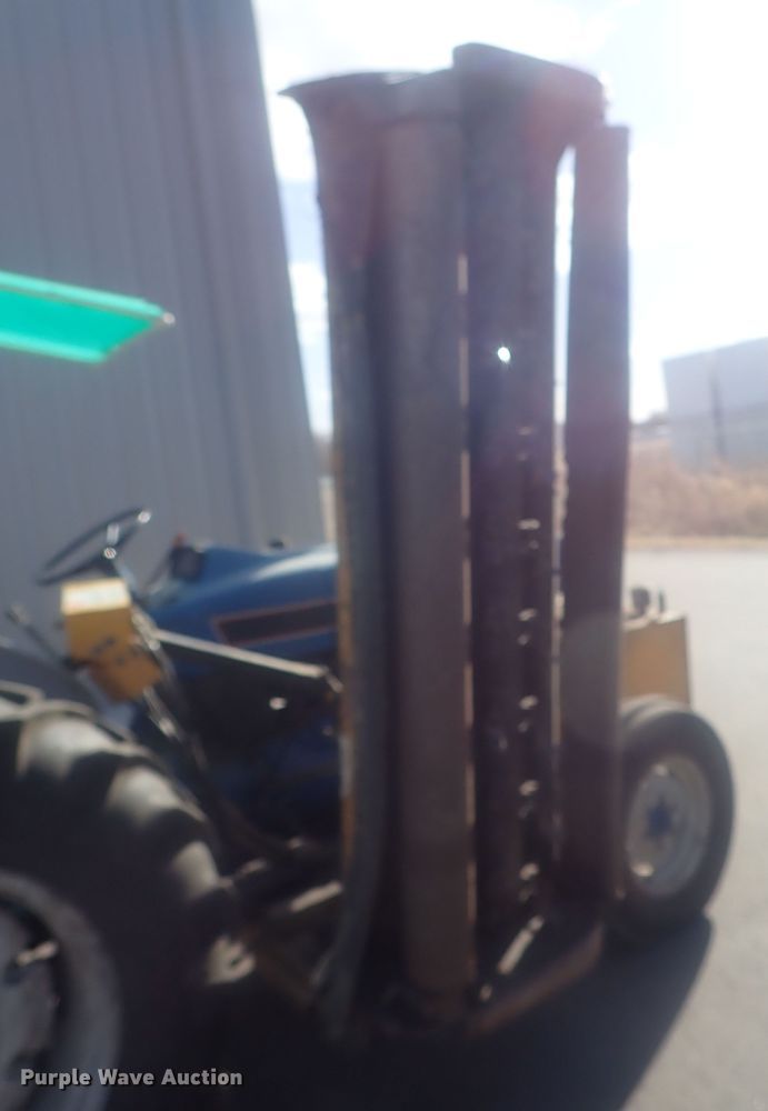 image for item DG2972 1994 Ford 3930  tractor