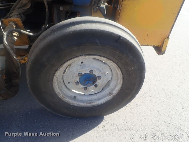 image for item DG2972 1994 Ford 3930  tractor