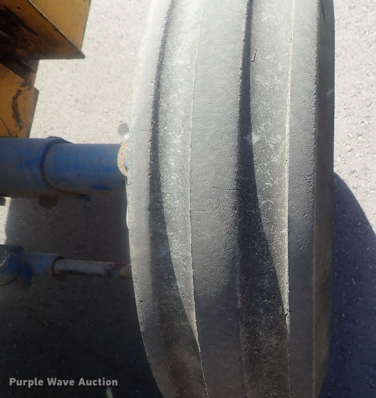 image for item DG2972 1994 Ford 3930  tractor