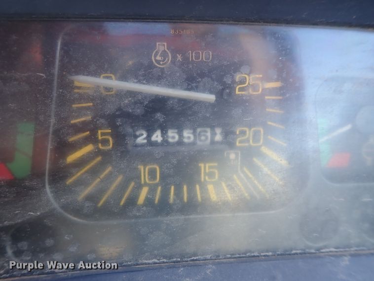 image for item DG2973 1994 Ford 3930  tractor