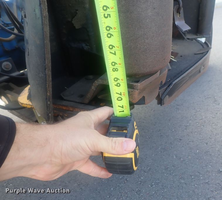 image for item DG2973 1994 Ford 3930  tractor