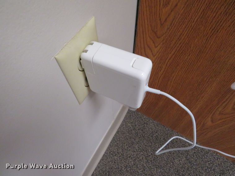 image for item DH0635 Apple Mac Book Pro