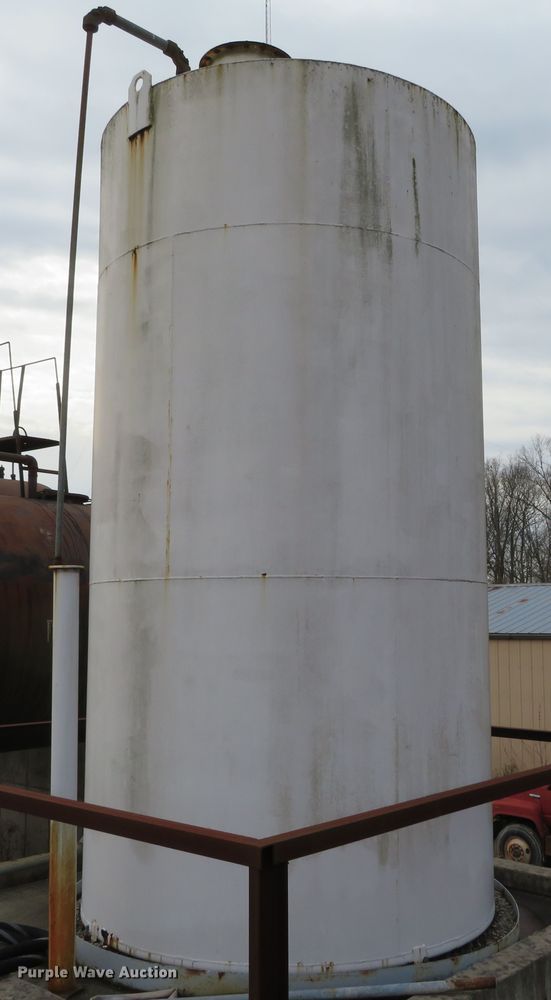 image for item DH0638 Mid-south steel oil tank