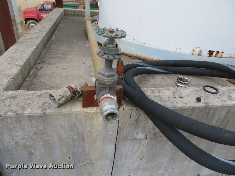 image for item DH0638 Mid-south steel oil tank