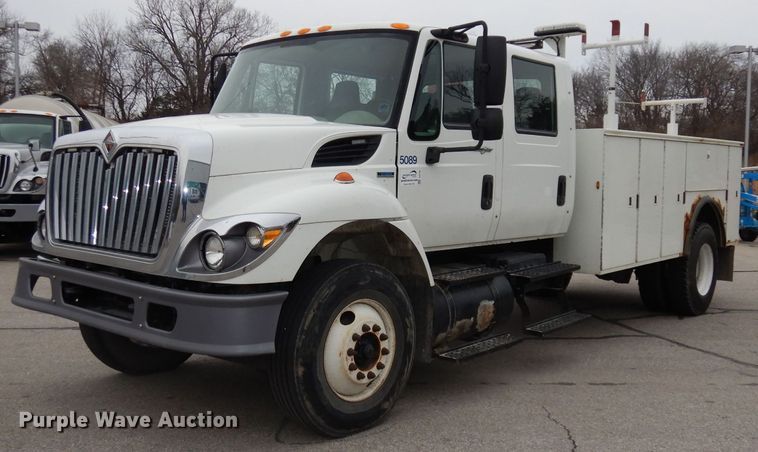 image for item DJ2750 2008 International 7400  utility/service truck