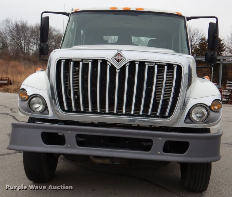 image for item DJ2750 2008 International 7400  utility/service truck