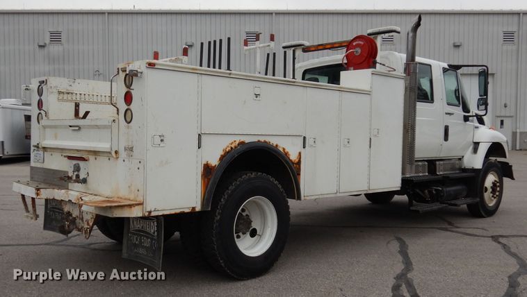 image for item DJ2750 2008 International 7400  utility/service truck