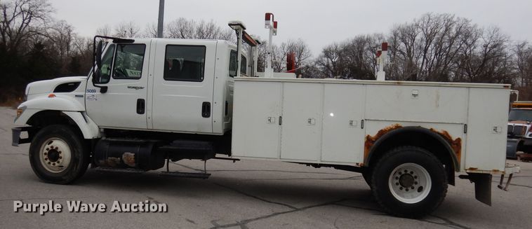 image for item DJ2750 2008 International 7400  utility/service truck
