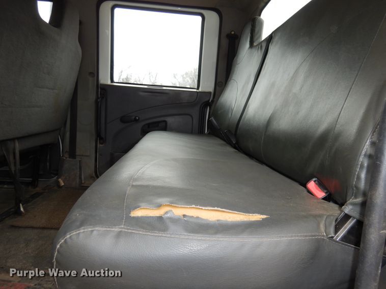 image for item DJ2750 2008 International 7400  utility/service truck