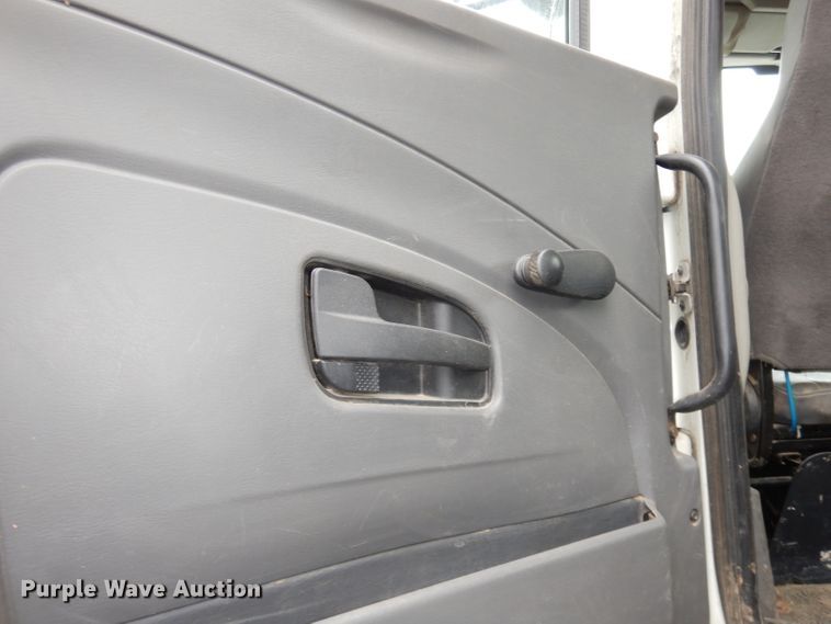 image for item DJ2750 2008 International 7400  utility/service truck