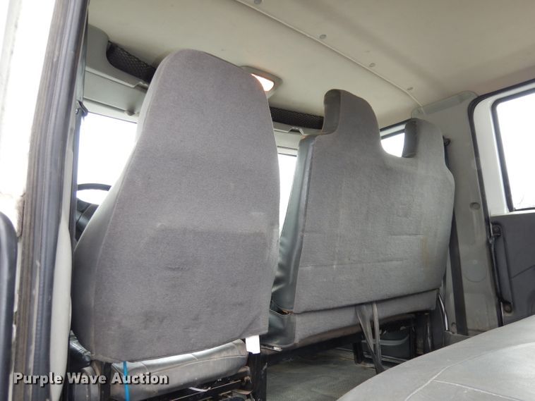 image for item DJ2750 2008 International 7400  utility/service truck