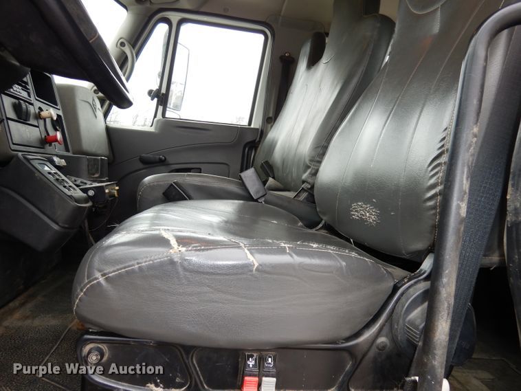 image for item DJ2750 2008 International 7400  utility/service truck